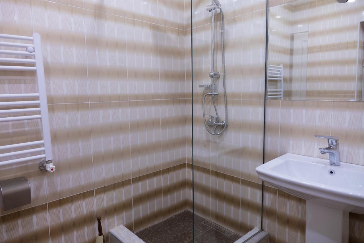 Midcity Hostel Yerevan Ngoại thất bức ảnh