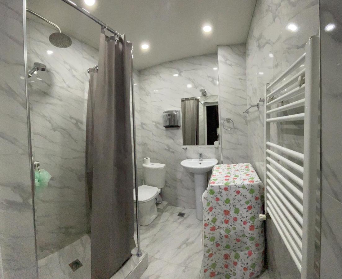 Midcity Hostel Yerevan Ngoại thất bức ảnh