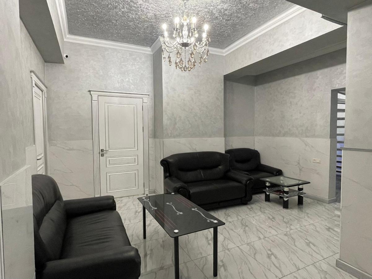 Midcity Hostel Yerevan Ngoại thất bức ảnh